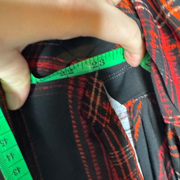 Vince Camuto Plaid Bell Sleeve Tunic Top Black Red Orange Pleated Sleeves 2X - Picture 5 of 6